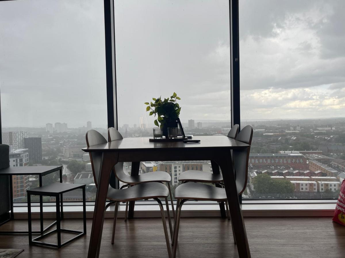 Luxury 2 Bedroom En-Suite Apartment Balcony Views Manchester Kültér fotó