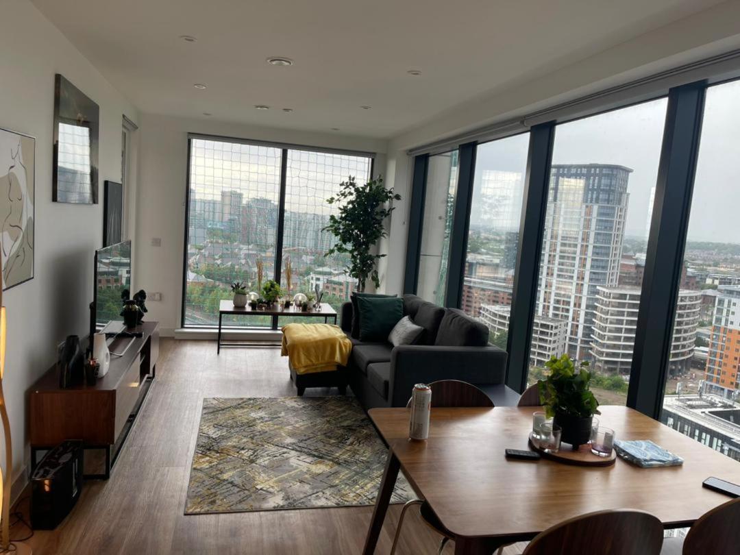 Luxury 2 Bedroom En-Suite Apartment Balcony Views Manchester Kültér fotó